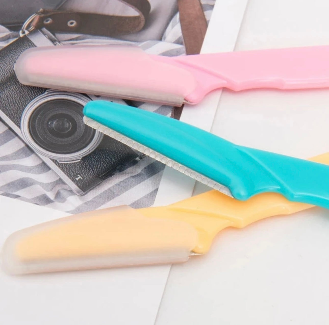 Eyebrow razor